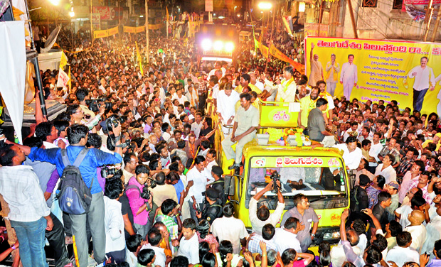 Telugu Desam president N. Chandrababu Naidu campaigns for his party at Rajahmundry on Tuesday. (Photo: DC) Telugu Desam president N. Chandrababu Naidu campaigns for his party at Rajahmundry on Tuesday. (Photo: DC)